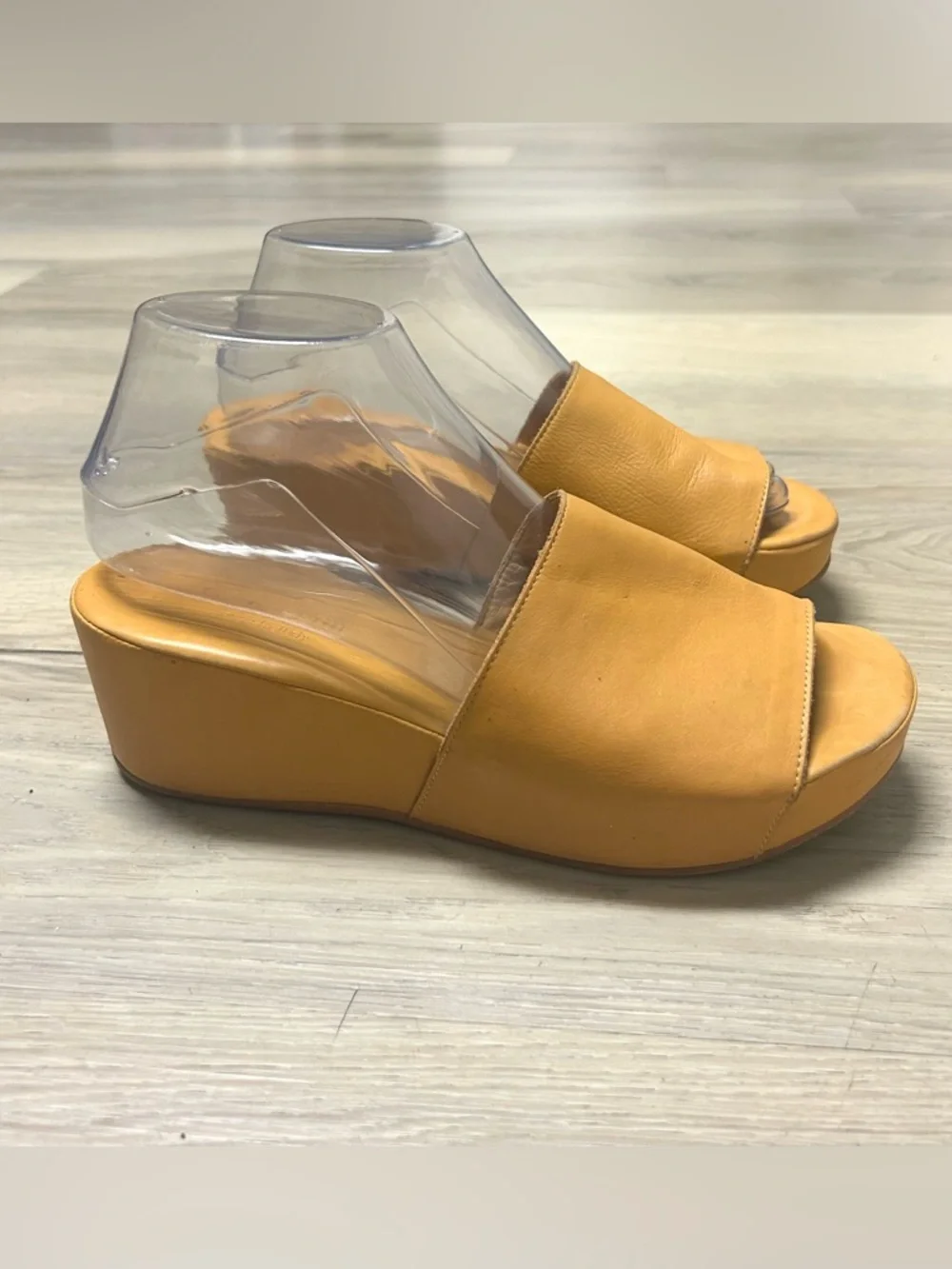 Garnett Hill Sandals Women Sz 8 Yellow Leather Slip On Wedge Made In Italy - Picture 2 of 10